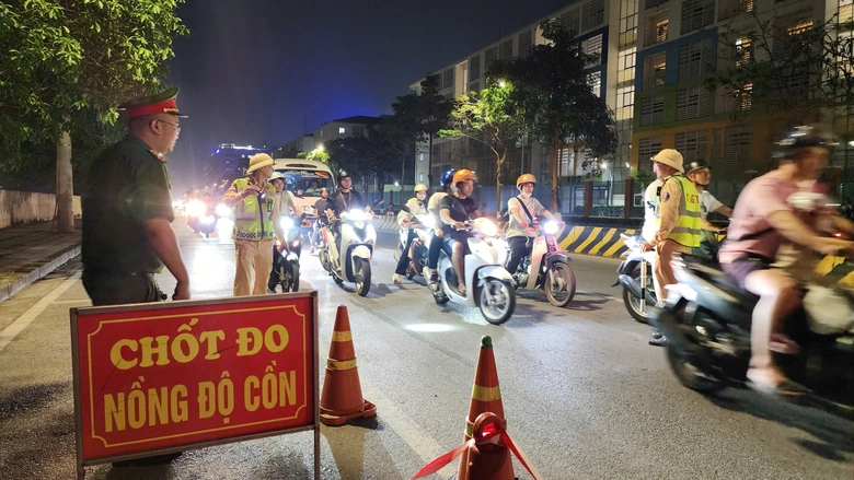 Vi phạm nồng độ cồn, người đi xe đạp xin bỏ qua nhưng vẫn bị xử lý- Ảnh 19. Vi phạm nồng độ cồn, người đi xe đạp xin bỏ qua nhưng vẫn bị xử lý- Ảnh 19.