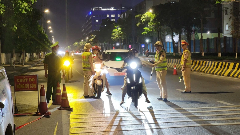Vi phạm nồng độ cồn, người đi xe đạp xin bỏ qua nhưng vẫn bị xử lý- Ảnh 4. Vi phạm nồng độ cồn, người đi xe đạp xin bỏ qua nhưng vẫn bị xử lý- Ảnh 4.