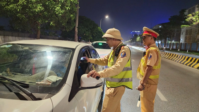 Vi phạm nồng độ cồn, người đi xe đạp xin bỏ qua nhưng vẫn bị xử lý- Ảnh 21. Vi phạm nồng độ cồn, người đi xe đạp xin bỏ qua nhưng vẫn bị xử lý- Ảnh 21.