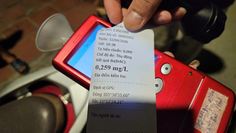 Vi phạm nồng độ cồn, người đi xe đạp xin bỏ qua nhưng vẫn bị xử lý- Ảnh 7. Vi phạm nồng độ cồn, người đi xe đạp xin bỏ qua nhưng vẫn bị xử lý- Ảnh 7.