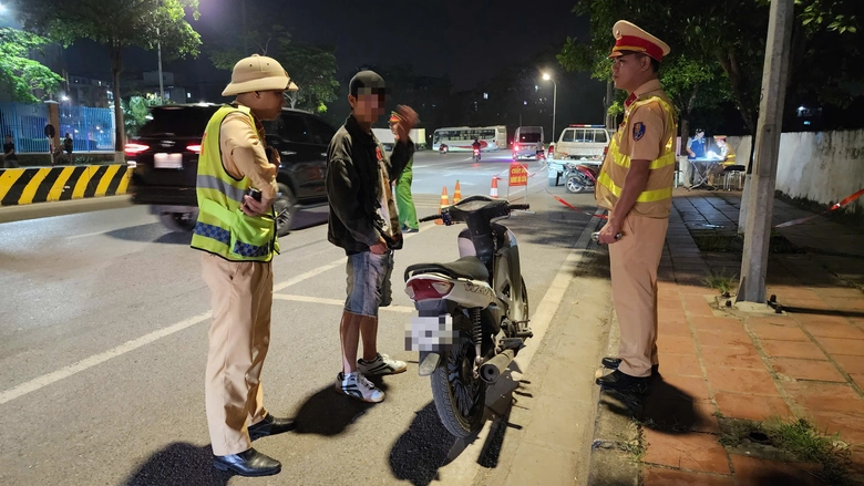 Vi phạm nồng độ cồn, người đi xe đạp xin bỏ qua nhưng vẫn bị xử lý- Ảnh 10. Vi phạm nồng độ cồn, người đi xe đạp xin bỏ qua nhưng vẫn bị xử lý- Ảnh 10.