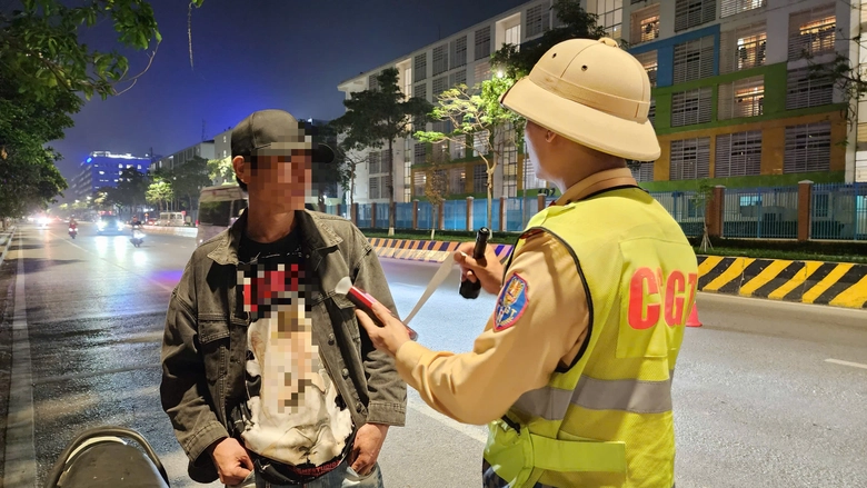 Vi phạm nồng độ cồn, người đi xe đạp xin bỏ qua nhưng vẫn bị xử lý- Ảnh 11. Vi phạm nồng độ cồn, người đi xe đạp xin bỏ qua nhưng vẫn bị xử lý- Ảnh 11.