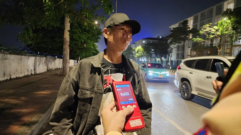 Vi phạm nồng độ cồn, người đi xe đạp xin bỏ qua nhưng vẫn bị xử lý- Ảnh 12. Vi phạm nồng độ cồn, người đi xe đạp xin bỏ qua nhưng vẫn bị xử lý- Ảnh 12.