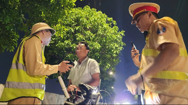 Vi phạm nồng độ cồn, người đi xe đạp xin bỏ qua nhưng vẫn bị xử lý- Ảnh 14. Vi phạm nồng độ cồn, người đi xe đạp xin bỏ qua nhưng vẫn bị xử lý- Ảnh 14.