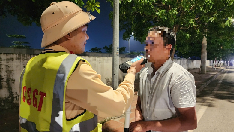 Vi phạm nồng độ cồn, người đi xe đạp xin bỏ qua nhưng vẫn bị xử lý- Ảnh 16. Vi phạm nồng độ cồn, người đi xe đạp xin bỏ qua nhưng vẫn bị xử lý- Ảnh 16.