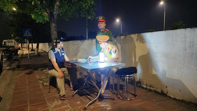 Vi phạm nồng độ cồn, người đi xe đạp xin bỏ qua nhưng vẫn bị xử lý- Ảnh 8. Vi phạm nồng độ cồn, người đi xe đạp xin bỏ qua nhưng vẫn bị xử lý- Ảnh 8.