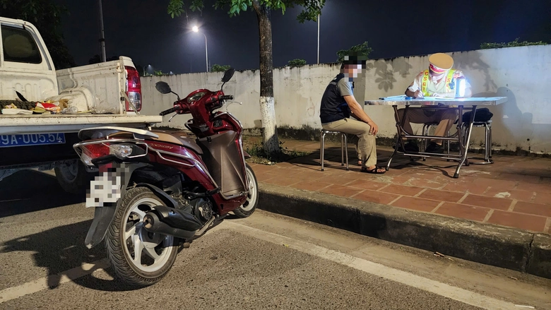 Vi phạm nồng độ cồn, người đi xe đạp xin bỏ qua nhưng vẫn bị xử lý- Ảnh 9. Vi phạm nồng độ cồn, người đi xe đạp xin bỏ qua nhưng vẫn bị xử lý- Ảnh 9.