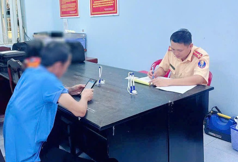 Đồng Nai: Nhiều t&agrave;i xế bị xử phạt sau phản &aacute;nh tr&ecirc;n VNeTraffic- Ảnh 1.