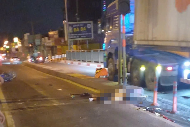 TP.HCM: Điều tra vụ tai nạn khiến một thanh niên tử vong lúc rạng sáng- Ảnh 1. TP.HCM: Điều tra vụ tai nạn khiến một thanh niên tử vong lúc rạng sáng- Ảnh 1.