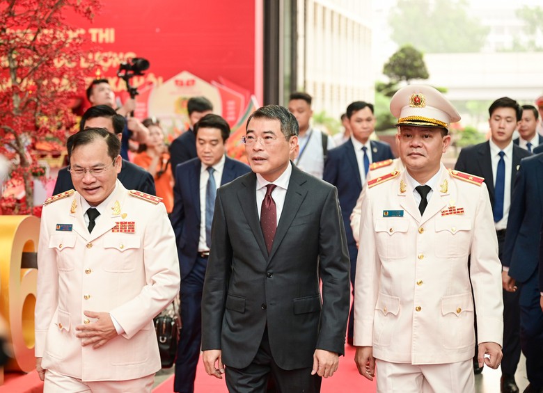 Phát triển VNeID thành kênh giao tiếp chính xác giữa Nhà nước với người dân, doanh nghiệp- Ảnh 1. Phát triển VNeID thành kênh giao tiếp chính xác giữa Nhà nước với người dân, doanh nghiệp- Ảnh 1.