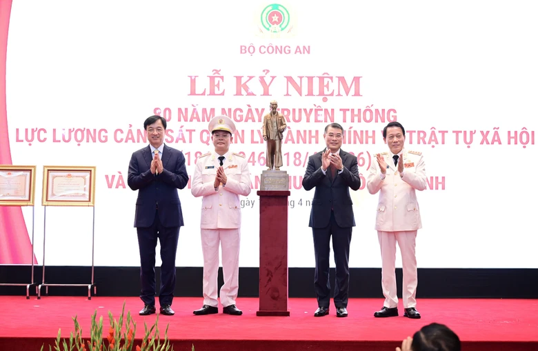 Phát triển VNeID thành kênh giao tiếp chính xác giữa Nhà nước với người dân, doanh nghiệp- Ảnh 4. Phát triển VNeID thành kênh giao tiếp chính xác giữa Nhà nước với người dân, doanh nghiệp- Ảnh 4.