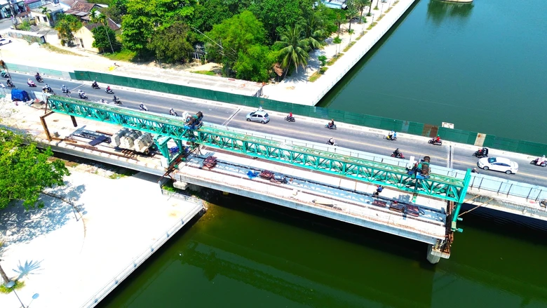 Cận cảnh dự án cầu Vỹ Dạ chậm tiến độ, nhà thầu bị chấm dứt hợp đồng- Ảnh 8. Cận cảnh dự án cầu Vỹ Dạ chậm tiến độ, nhà thầu bị chấm dứt hợp đồng- Ảnh 8.