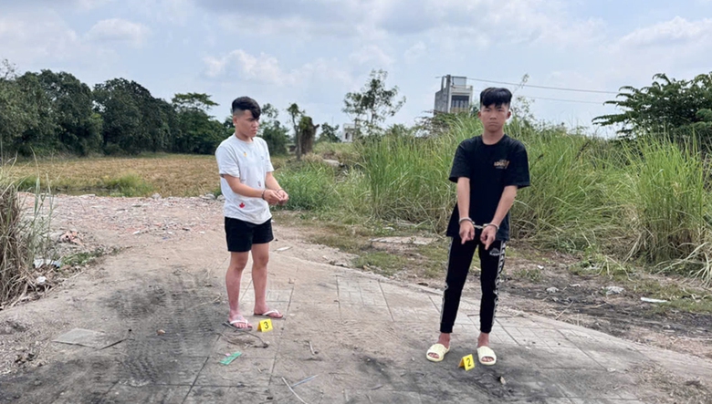 An Giang: Bắt nh&oacute;m thanh thiếu ni&ecirc;n d&ugrave;ng dao cướp t&agrave;i sản người đi đường- Ảnh 2.