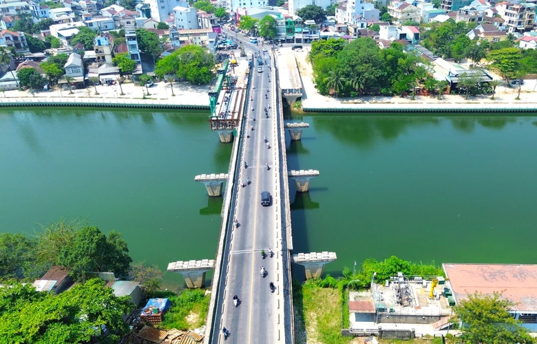 Cận cảnh dự án cầu Vỹ Dạ chậm tiến độ, nhà thầu bị chấm dứt hợp đồng- Ảnh 5. Cận cảnh dự án cầu Vỹ Dạ chậm tiến độ, nhà thầu bị chấm dứt hợp đồng- Ảnh 5.