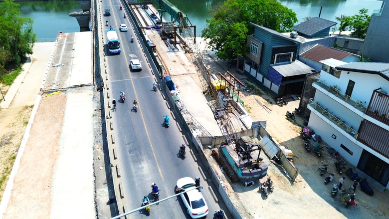 Cận cảnh dự án cầu Vỹ Dạ chậm tiến độ, nhà thầu bị chấm dứt hợp đồng- Ảnh 3. Cận cảnh dự án cầu Vỹ Dạ chậm tiến độ, nhà thầu bị chấm dứt hợp đồng- Ảnh 3.