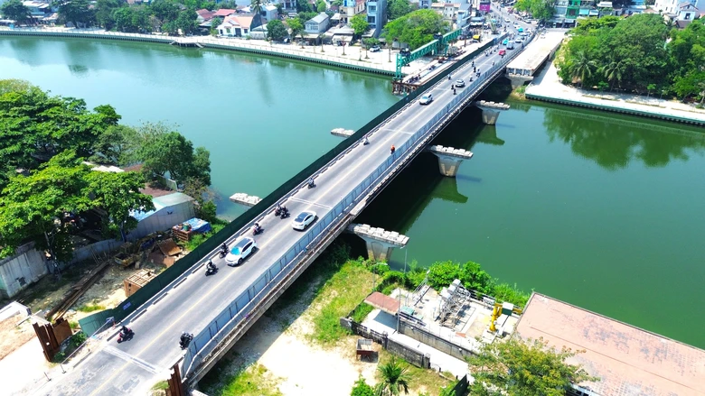 Cận cảnh dự án cầu Vỹ Dạ chậm tiến độ, nhà thầu bị chấm dứt hợp đồng- Ảnh 9. Cận cảnh dự án cầu Vỹ Dạ chậm tiến độ, nhà thầu bị chấm dứt hợp đồng- Ảnh 9.