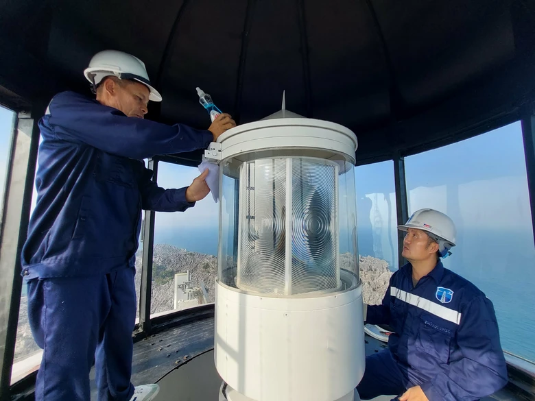 Đề xuất quy định số giờ l&agrave;m th&ecirc;m, nghỉ ngơi cho người vận h&agrave;nh luồng h&agrave;ng hải, đ&egrave;n biển- Ảnh 1.