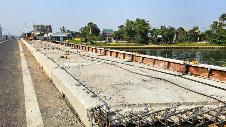 Cận cảnh dự án cầu Vỹ Dạ chậm tiến độ, nhà thầu bị chấm dứt hợp đồng- Ảnh 6. Cận cảnh dự án cầu Vỹ Dạ chậm tiến độ, nhà thầu bị chấm dứt hợp đồng- Ảnh 6.