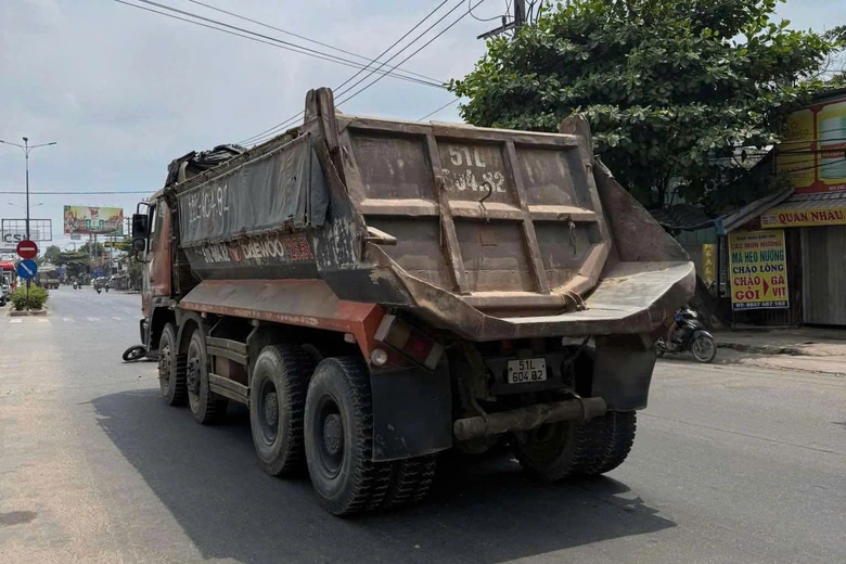 TP.HCM: Xe ben va chạm xe m&aacute;y, c&ocirc; g&aacute;i tử vong tại chỗ- Ảnh 2.