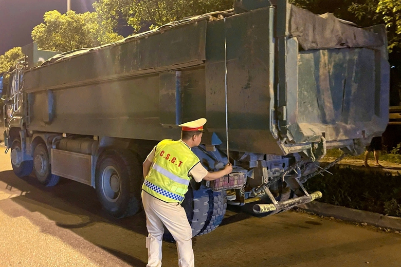 Hà Nội xử lý hơn 900 xe tải vi phạm trong 12 ngày- Ảnh 2. Hà Nội xử lý hơn 900 xe tải vi phạm trong 12 ngày- Ảnh 2.