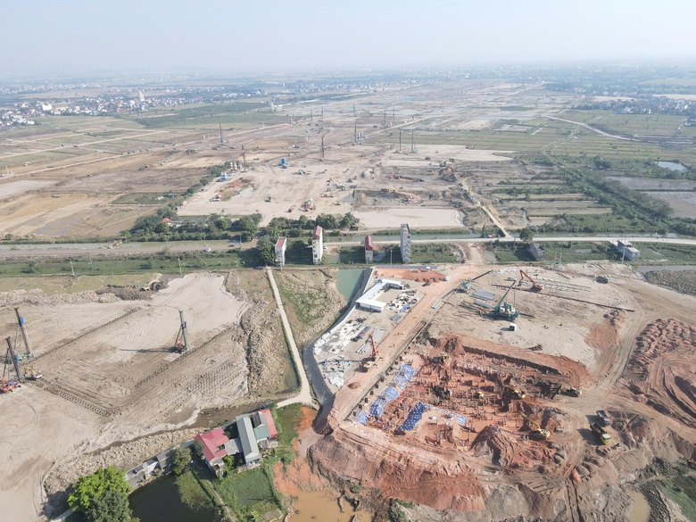 Thưởng hàng chục tỷ đồng cho các hộ bàn giao mặt bằng sớm làm sân bay Gia Bình- Ảnh 2. Thưởng hàng chục tỷ đồng cho các hộ bàn giao mặt bằng sớm làm sân bay Gia Bình- Ảnh 2.