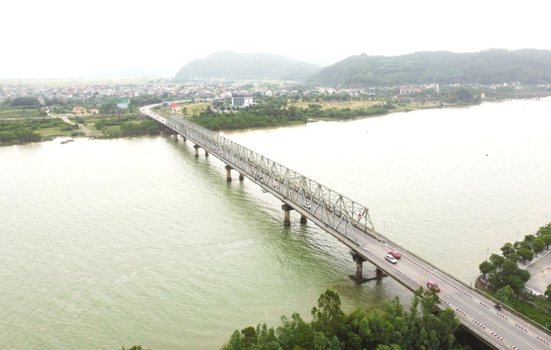 Hà Tĩnh: Bàn giao mặt bằng thi công đèn trang trí, lưới an toàn cầu Bến Thủy 1- Ảnh 2. Hà Tĩnh: Bàn giao mặt bằng thi công đèn trang trí, lưới an toàn cầu Bến Thủy 1- Ảnh 2.