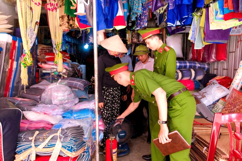 Hà Tĩnh: Chủ động phương án phòng chống cháy nổ trong cao điểm nắng nóng- Ảnh 1. Hà Tĩnh: Chủ động phương án phòng chống cháy nổ trong cao điểm nắng nóng- Ảnh 1.