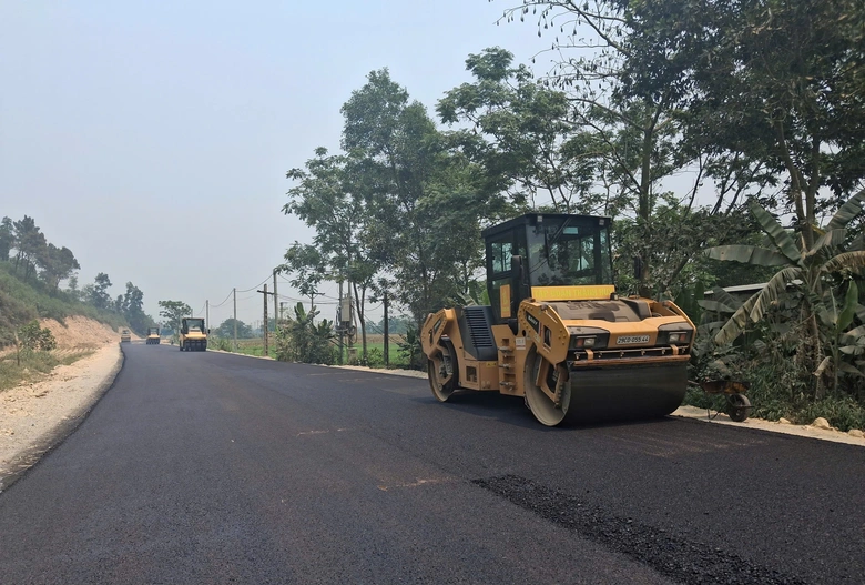 Quốc lộ 8C qua Hà Tĩnh: Nửa tuyến thông suốt, nửa còn lại tăng tốc về đích- Ảnh 3. Quốc lộ 8C qua Hà Tĩnh: Nửa tuyến thông suốt, nửa còn lại tăng tốc về đích- Ảnh 3.