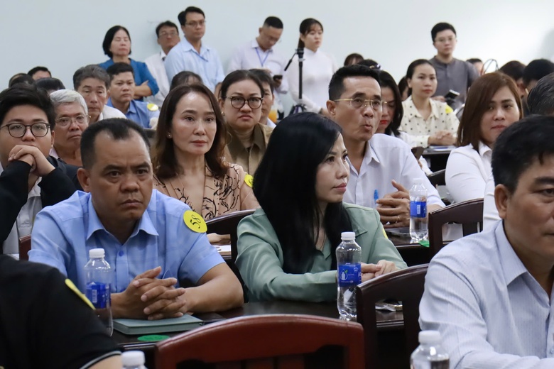 TP.HCM thừa nhận nhiều "kẽ hở" trong bữa ăn học đường- Ảnh 2. TP.HCM thừa nhận nhiều "kẽ hở" trong bữa ăn học đường- Ảnh 2.