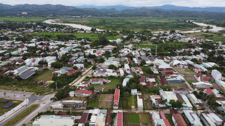 Đầu tư 200 tỷ đồng làm đường giao thông kết nối các xã miền núi Quảng Ngãi- Ảnh 1. Đầu tư 200 tỷ đồng làm đường giao thông kết nối các xã miền núi Quảng Ngãi- Ảnh 1.
