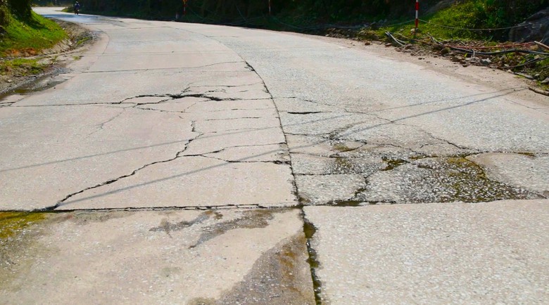 Kiểm tra to&agrave;n tuyến đường Hồ Ch&iacute; Minh qua Đ&agrave; Nẵng sau phản &aacute;nh xuống cấp- Ảnh 1.