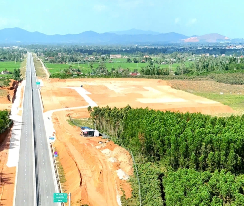 Tăng cường máy móc, đẩy nhanh thi công trạm dừng nghỉ cao tốc Hoài Nhơn - Quy Nhơn- Ảnh 7. Tăng cường máy móc, đẩy nhanh thi công trạm dừng nghỉ cao tốc Hoài Nhơn - Quy Nhơn- Ảnh 7.