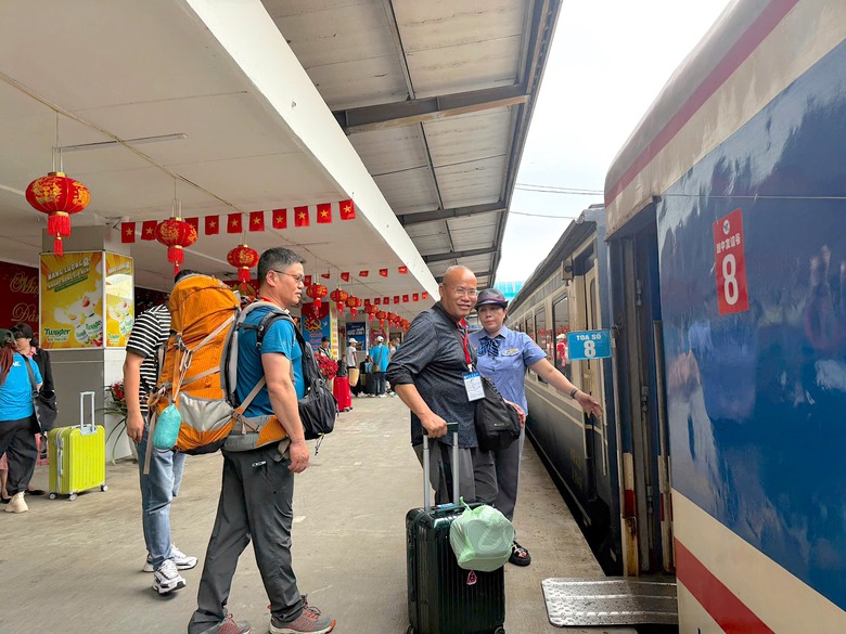 Đường sắt đồng loạt giảm giá vé tàu hè, ưu đãi lớn cho khách đoàn- Ảnh 1.