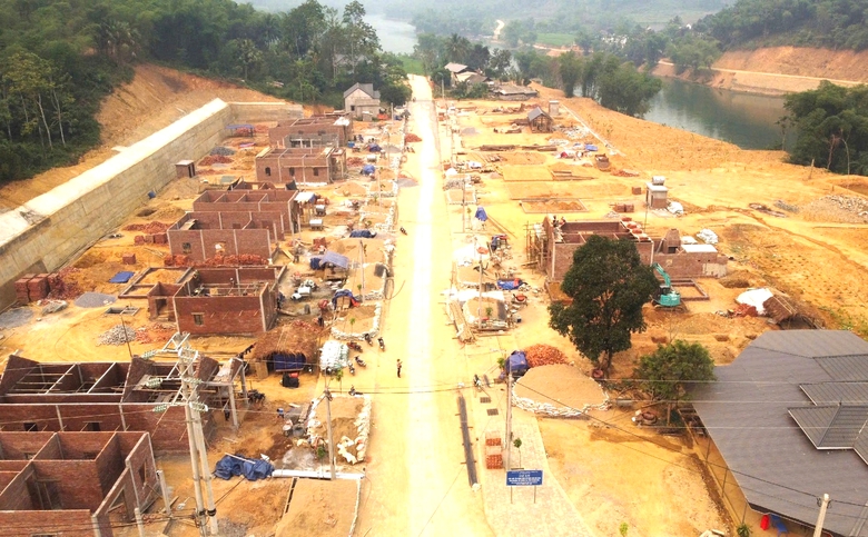 Hơn 100 hộ d&acirc;n tại c&aacute;c x&atilde; miền n&uacute;i Thanh Ho&aacute; được bố tr&iacute; t&aacute;i định cư trước m&ugrave;a mưa lũ 2026- Ảnh 1.