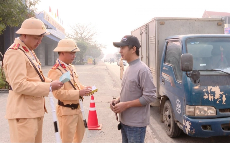 Tăng cường tuần tra, xử l&yacute; vi phạm, Ninh B&igrave;nh quyết t&acirc;m k&eacute;o giảm tai nạn giao th&ocirc;ng- Ảnh 1.