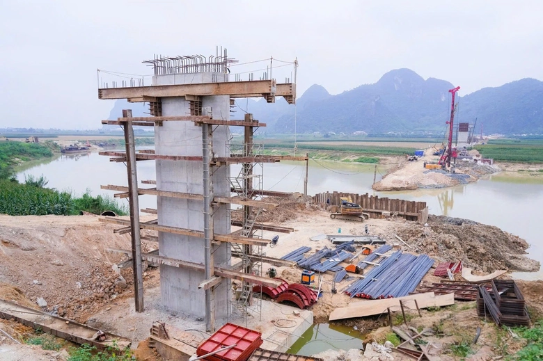 Nghệ An: Th&aacute;o gỡ kh&oacute; khăn, phấn đấu đưa cầu Rỏi 2 v&agrave;o sử dụng năm 2026- Ảnh 1.