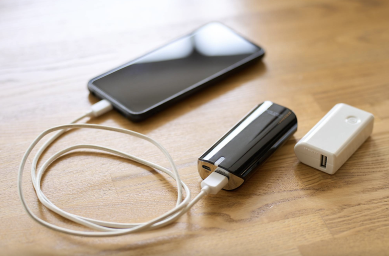 Nhật Bản hạn chế pin dự ph&ograve;ng tr&ecirc;n m&aacute;y bay, vi phạm c&oacute; thể bị phạt t&ugrave; tới 2 năm- Ảnh 1.