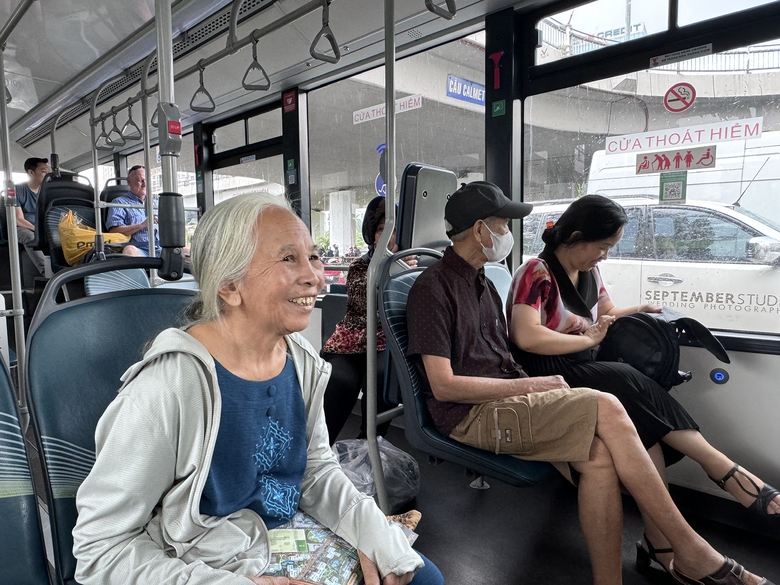 Miễn ph&iacute; xe bu&yacute;t, người d&acirc;n c&oacute; bỏ xe c&aacute; nh&acirc;n?- Ảnh 4.