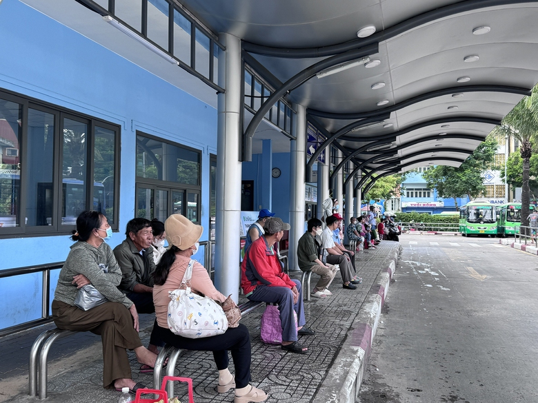 Miễn ph&iacute; xe bu&yacute;t, người d&acirc;n c&oacute; bỏ xe c&aacute; nh&acirc;n?- Ảnh 2.