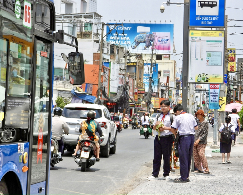 Miễn ph&iacute; xe bu&yacute;t, người d&acirc;n c&oacute; bỏ xe c&aacute; nh&acirc;n?- Ảnh 1.