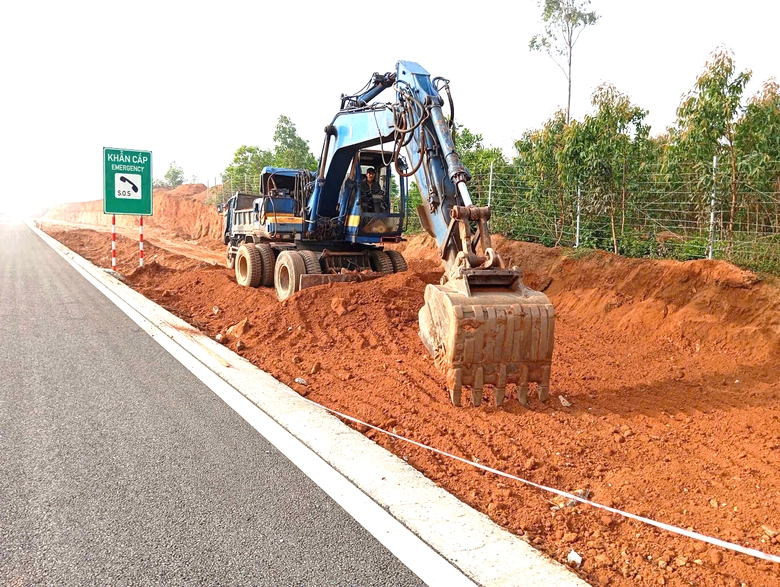 Tăng cường máy móc, đẩy nhanh thi công trạm dừng nghỉ cao tốc Hoài Nhơn - Quy Nhơn- Ảnh 9. Tăng cường máy móc, đẩy nhanh thi công trạm dừng nghỉ cao tốc Hoài Nhơn - Quy Nhơn- Ảnh 9.