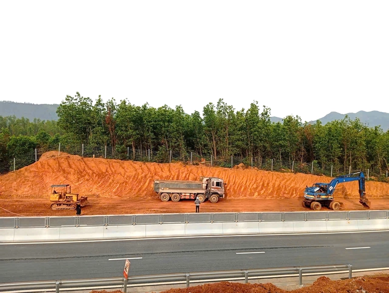 Tăng cường máy móc, đẩy nhanh thi công trạm dừng nghỉ cao tốc Hoài Nhơn - Quy Nhơn- Ảnh 11. Tăng cường máy móc, đẩy nhanh thi công trạm dừng nghỉ cao tốc Hoài Nhơn - Quy Nhơn- Ảnh 11.