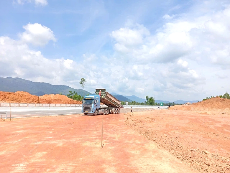 Tăng cường máy móc, đẩy nhanh thi công trạm dừng nghỉ cao tốc Hoài Nhơn - Quy Nhơn- Ảnh 8. Tăng cường máy móc, đẩy nhanh thi công trạm dừng nghỉ cao tốc Hoài Nhơn - Quy Nhơn- Ảnh 8.