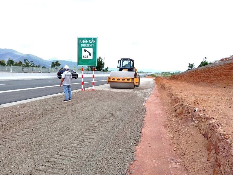 Tăng cường máy móc, đẩy nhanh thi công trạm dừng nghỉ cao tốc Hoài Nhơn - Quy Nhơn- Ảnh 5. Tăng cường máy móc, đẩy nhanh thi công trạm dừng nghỉ cao tốc Hoài Nhơn - Quy Nhơn- Ảnh 5.