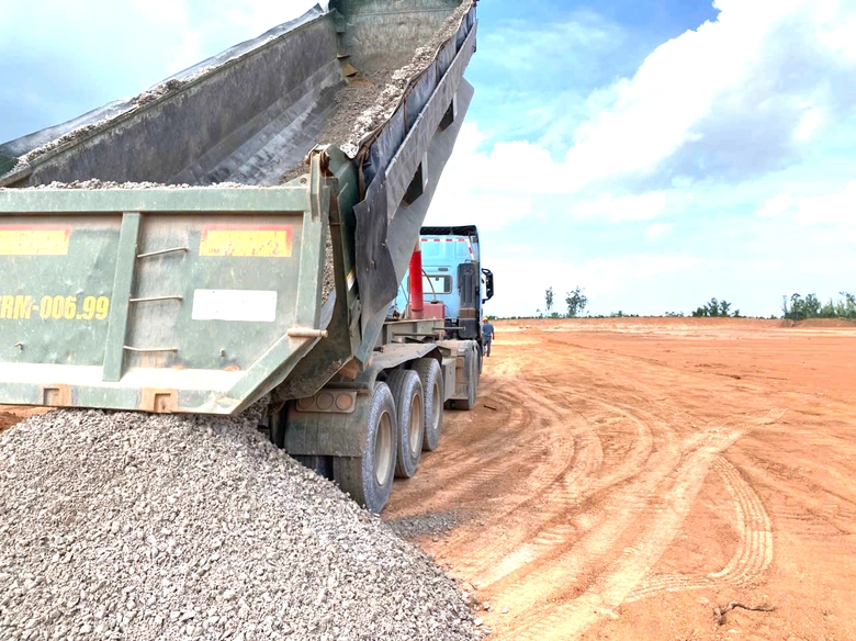 Tăng cường máy móc, đẩy nhanh thi công trạm dừng nghỉ cao tốc Hoài Nhơn - Quy Nhơn- Ảnh 4. Tăng cường máy móc, đẩy nhanh thi công trạm dừng nghỉ cao tốc Hoài Nhơn - Quy Nhơn- Ảnh 4.