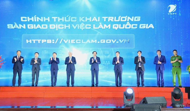 Khai trương Sàn giao dịch việc làm quốc gia, kết nối tất cả địa phương- Ảnh 1. Khai trương Sàn giao dịch việc làm quốc gia, kết nối tất cả địa phương- Ảnh 1.
