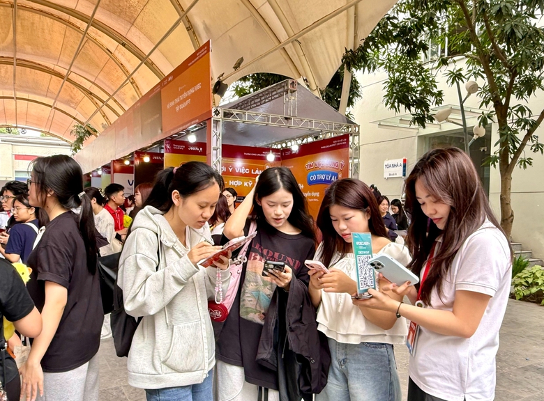 Đổ xô chọn ngành “hot”, thí sinh chịu áp lực lớn- Ảnh 1. Đổ xô chọn ngành “hot”, thí sinh chịu áp lực lớn- Ảnh 1.