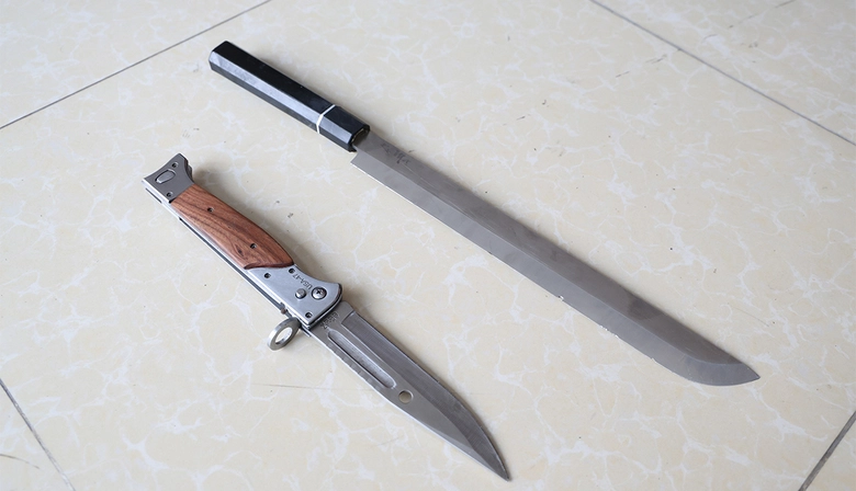 Bắt nhanh nh&oacute;m thiếu ni&ecirc;n bịt mặt từ Đồng Th&aacute;p mang hung kh&iacute; sang An Giang để cướp- Ảnh 2.