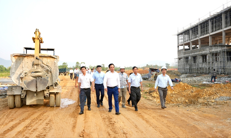 Huế: Đẩy nhanh tiến độ thi công trường phổ thông nội trú liên cấp khu vực biên giới- Ảnh 1. Huế: Đẩy nhanh tiến độ thi công trường phổ thông nội trú liên cấp khu vực biên giới- Ảnh 1.