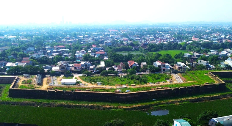 Cận cảnh tu bổ, tôn tạo thượng thành Kinh thành Huế- Ảnh 4. Cận cảnh tu bổ, tôn tạo thượng thành Kinh thành Huế- Ảnh 4.